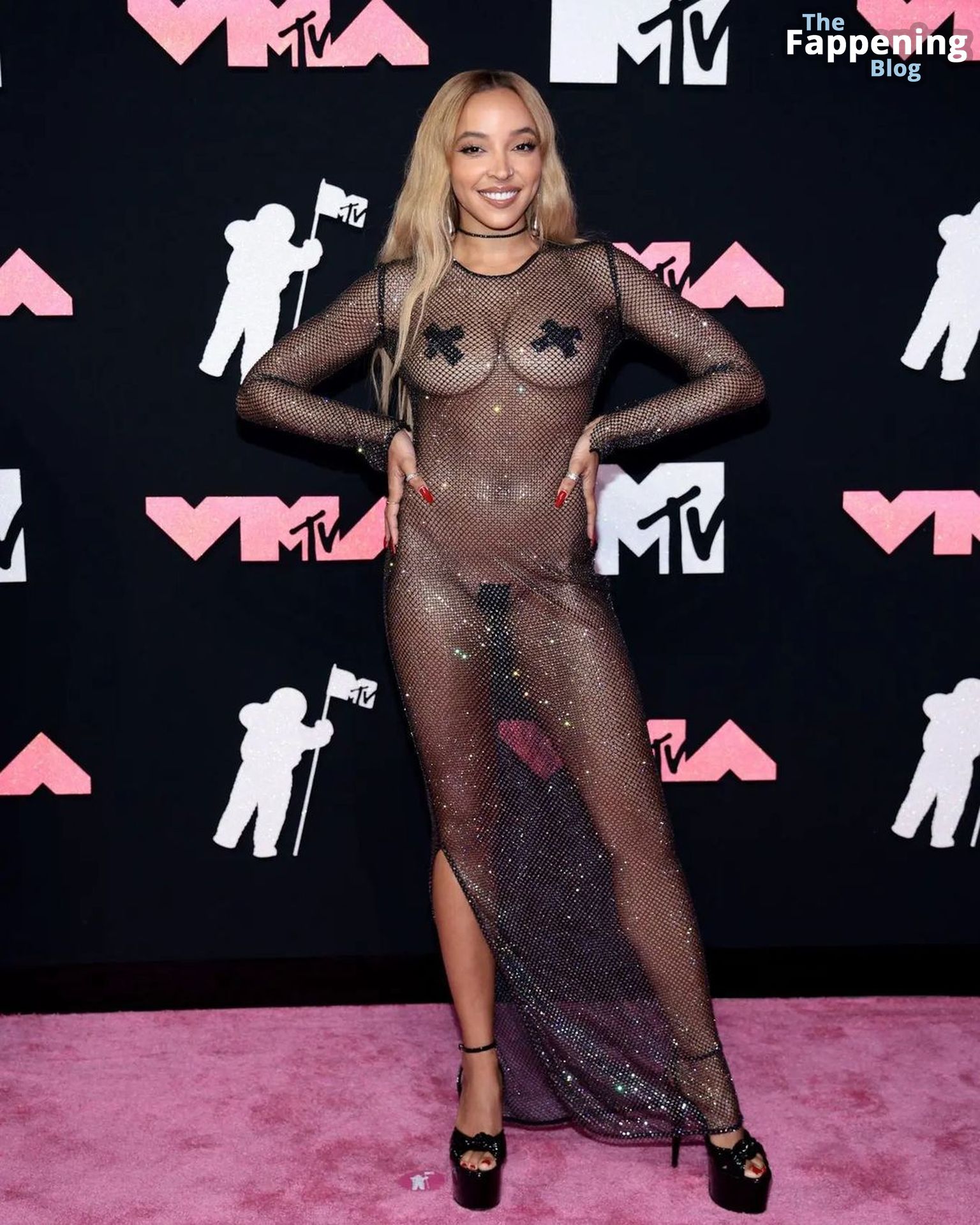 Tinashe Tapes Her Private Parts at the 2023 MTV Video.jpg