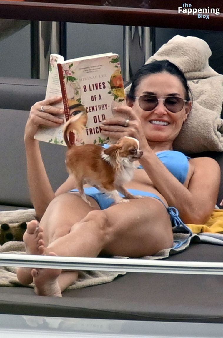 Demi Moore Relaxes with Her Chihuahua While Holidaying on a.jpeg