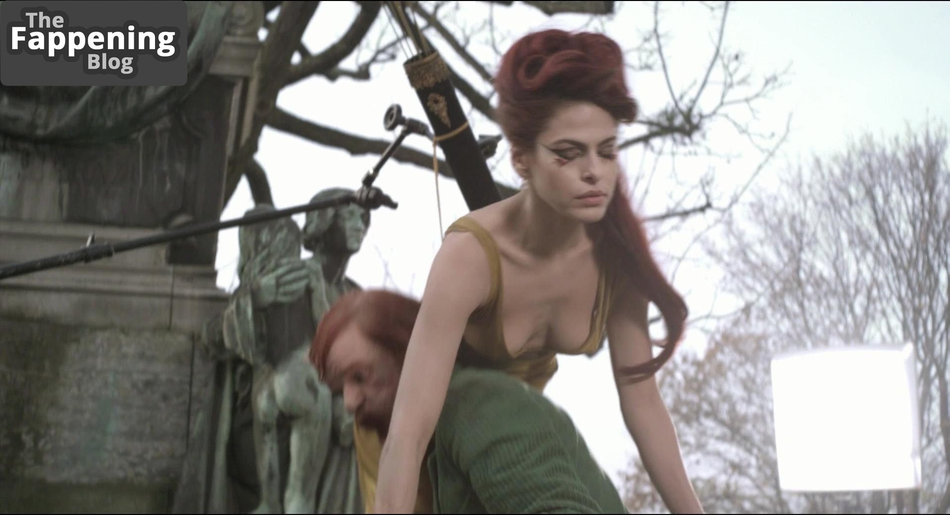 Eva Mendes Sexy 4 Pics.jpg