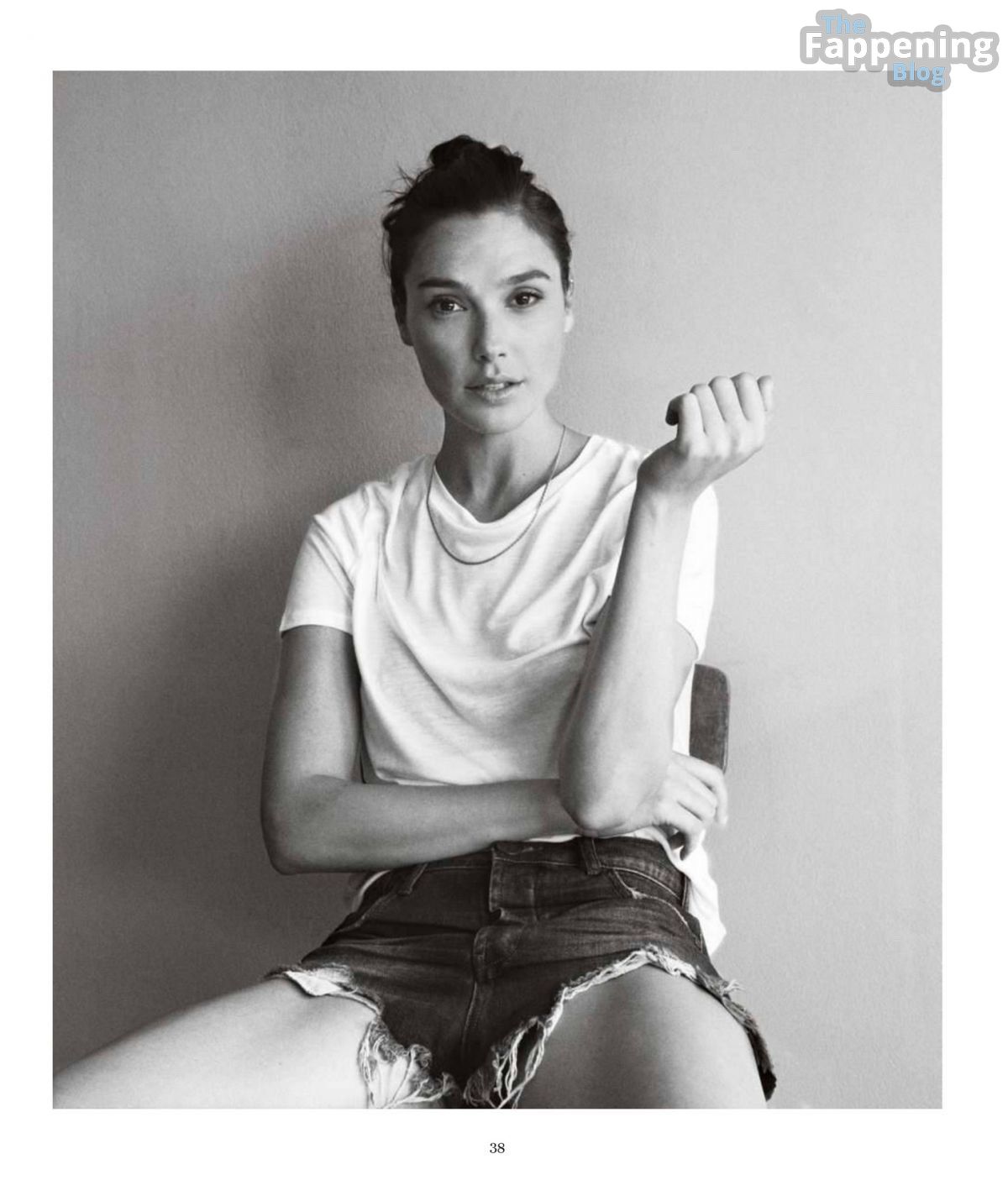 Gal Gadot Sexy – D la Repubblica Magazine 5 Photos.jpg