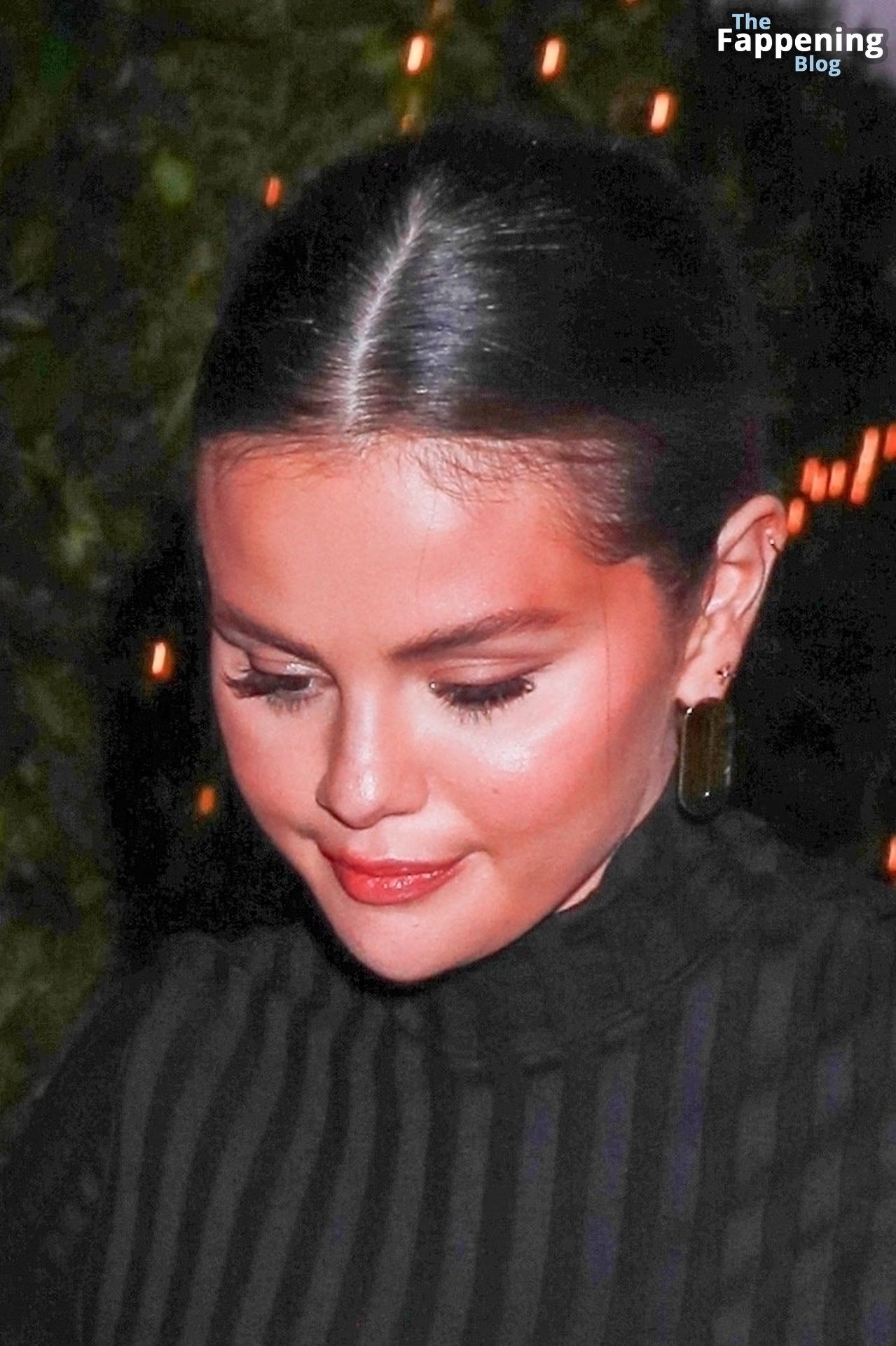 Leggy Selena Gomez Goes Out to Dinner at Giorgio Baldi.jpg