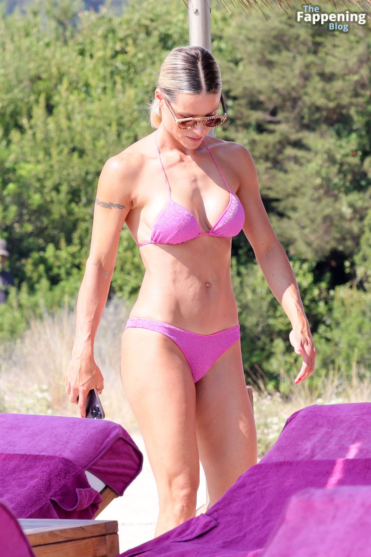 Michelle Hunziker Enjoys a Day with Her Family in Sardinia.jpg