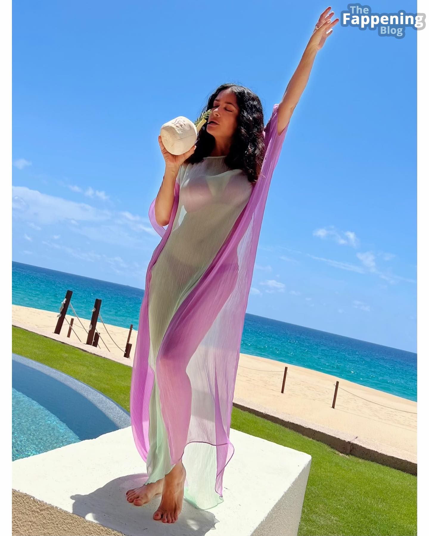 Salma Hayek Sexy 11 Photos.jpg
