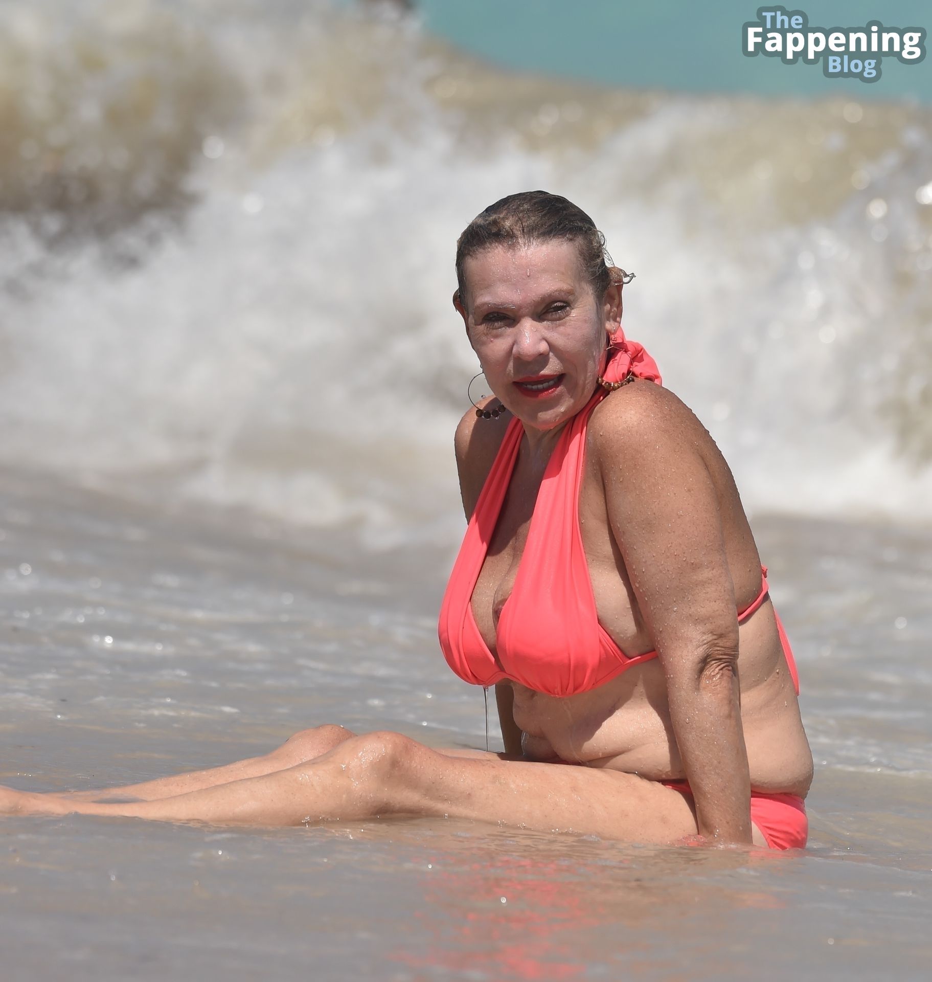 Tina Malone Flashes Her Areola as She Enjoys a Day.jpg