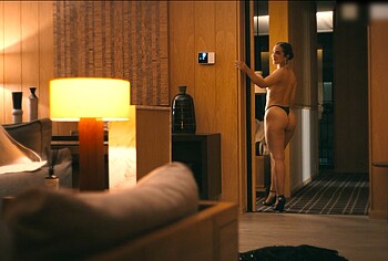 Mel Maia naked in Rulers of Fortune