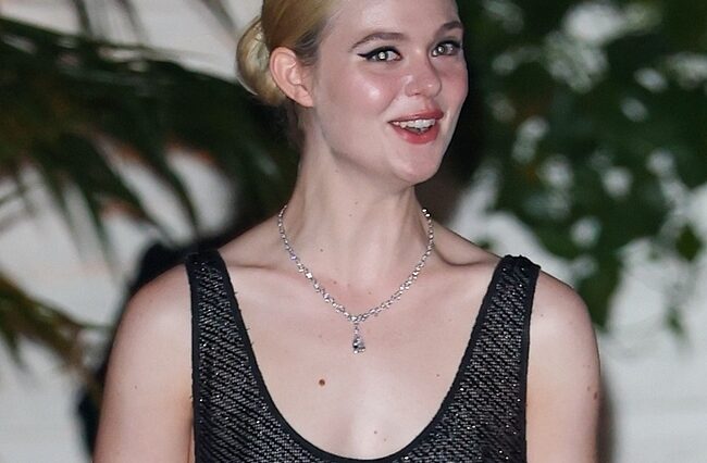 Elle Fanning shows tits
