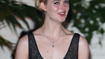 Elle Fanning shows tits