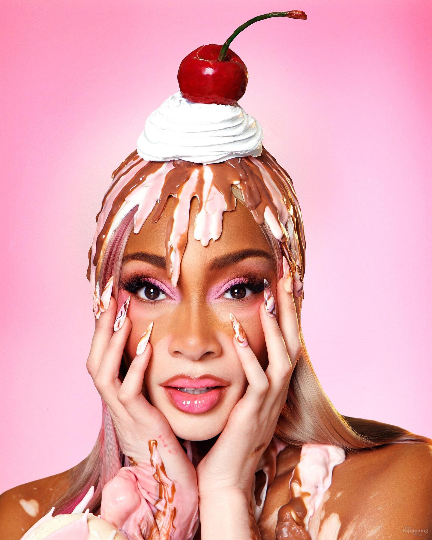 Winnie Harlow Hot 12 Photos.jpg