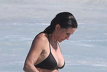 Courteney Cox oops