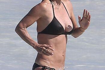 Courteney Cox bikini pics