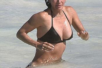 Courteney Cox bikini pics