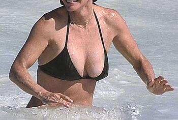 Courteney Cox bikini pics