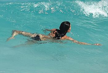 Courteney Cox bikini pics