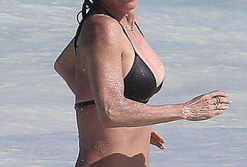 Courteney Cox bikini pics