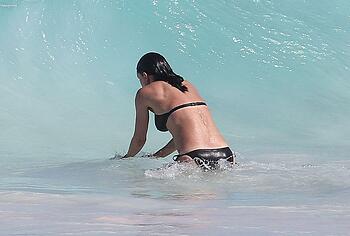 Courteney Cox bikini pics
