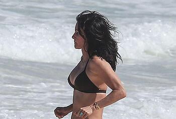 Courteney Cox bikini pics