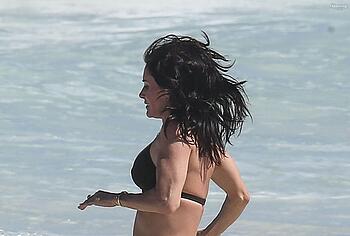 Courteney Cox bikini pics