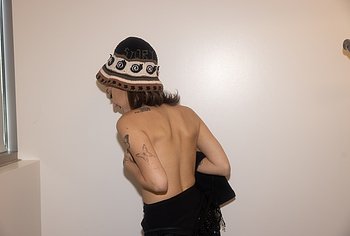 Ariana Grande topless pics