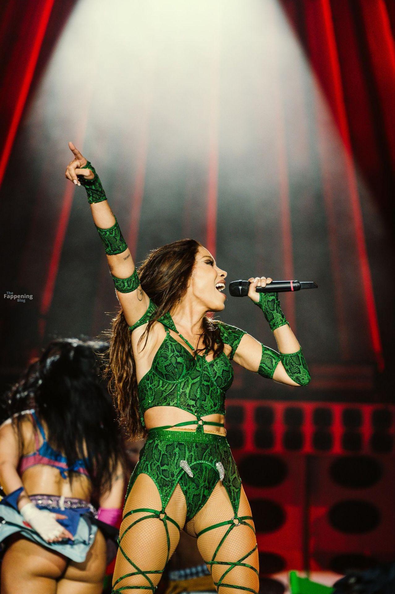 Anitta Performs in a Green Bodysuit at the Amazonia Festival (27 Photos)