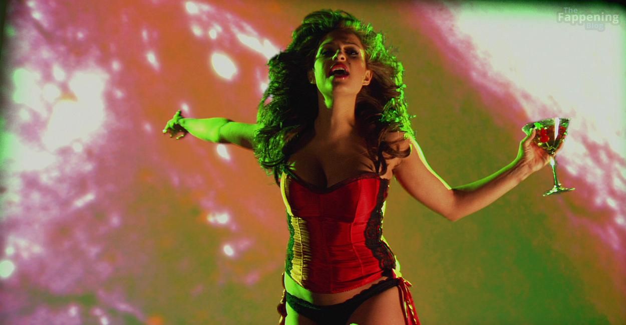 Raquel Alessi Sexy Topless 11 Photos.jpg