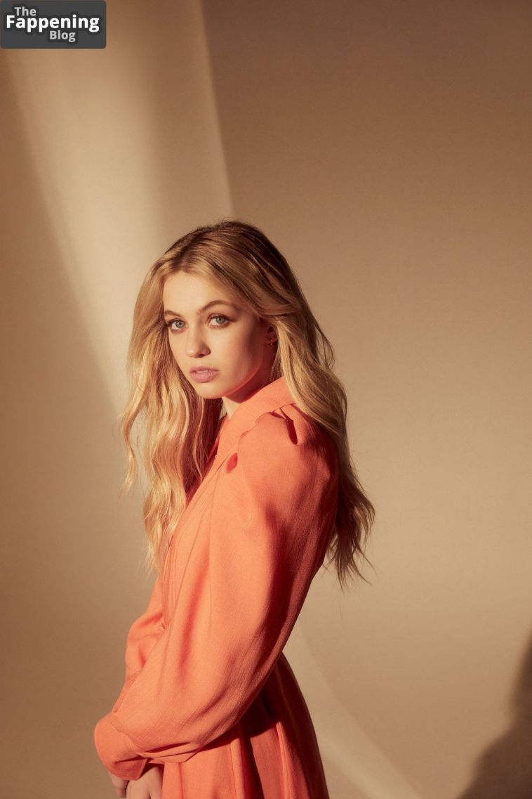 Olivia Scott Welch Sexy 9 Photos.jpg