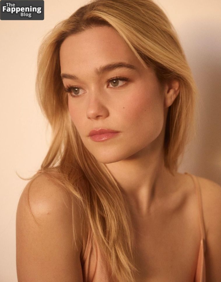 Sarah Catherine Hook Sexy 10 Photos.jpg