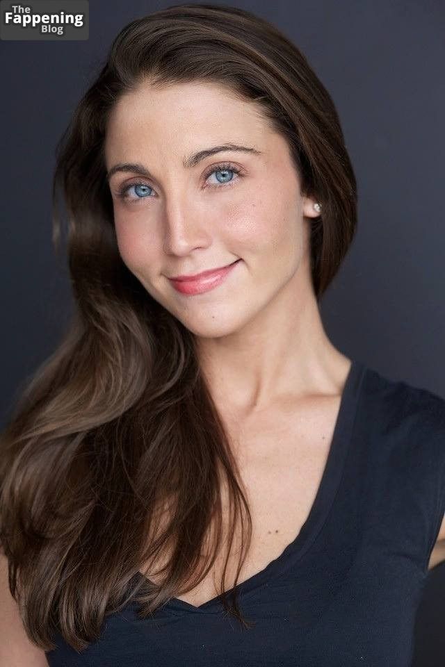 Mary Padian Sexy 5 Photos.jpg