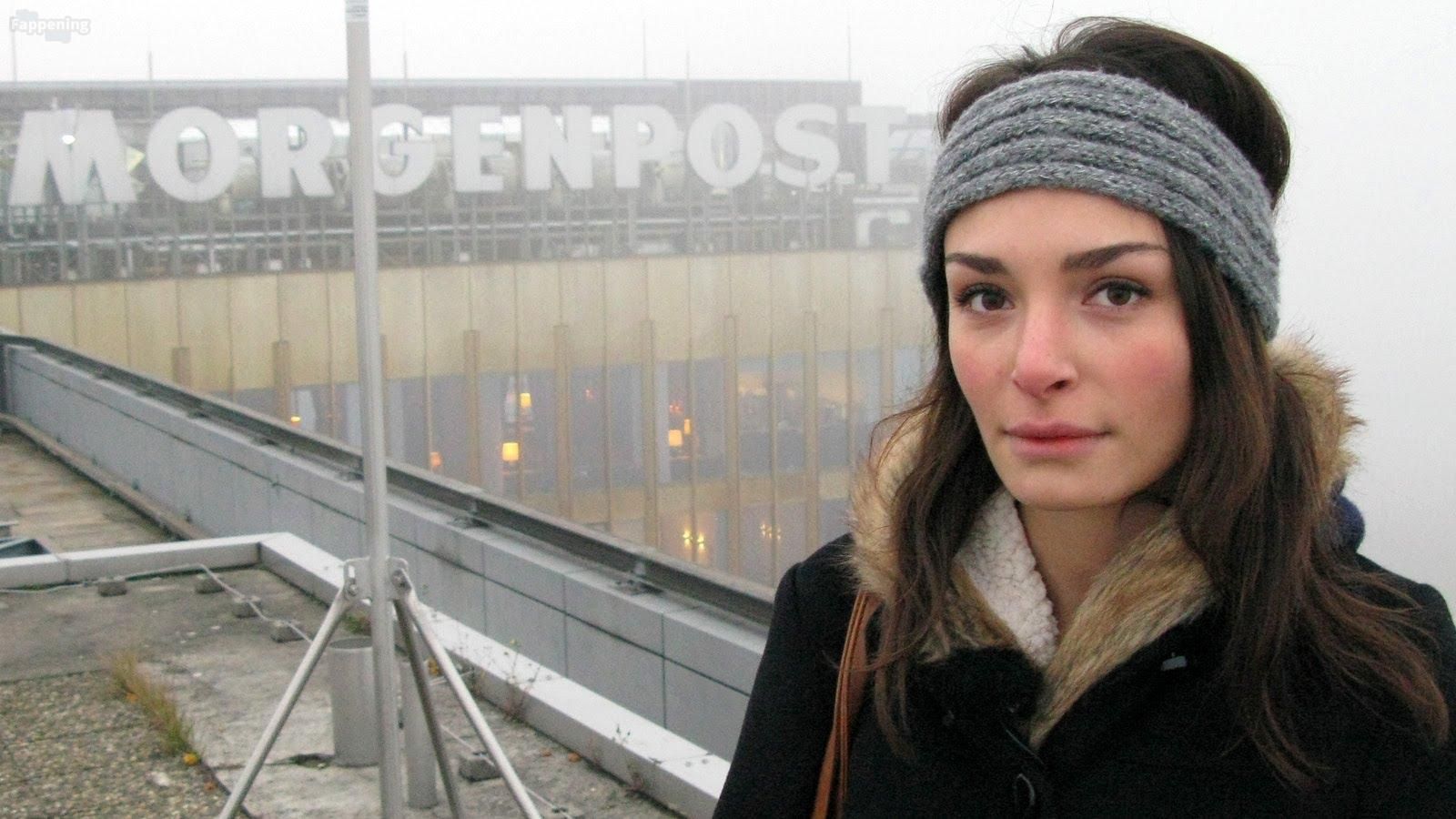 Sarah Horvath Nude Sexy Collection 14 Photos.jpg