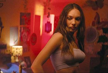 Maddie Ziegler nude in Fitting In