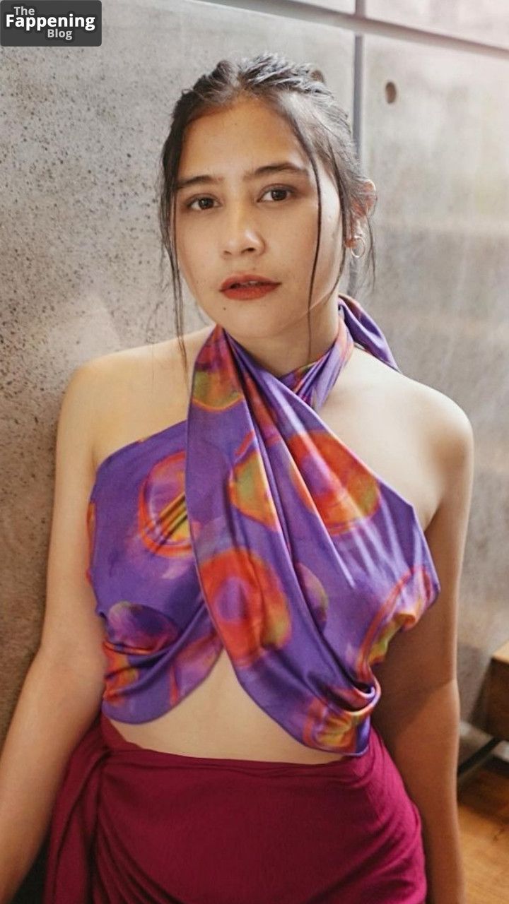 Prilly Latuconsina Sexy (7 Photos)