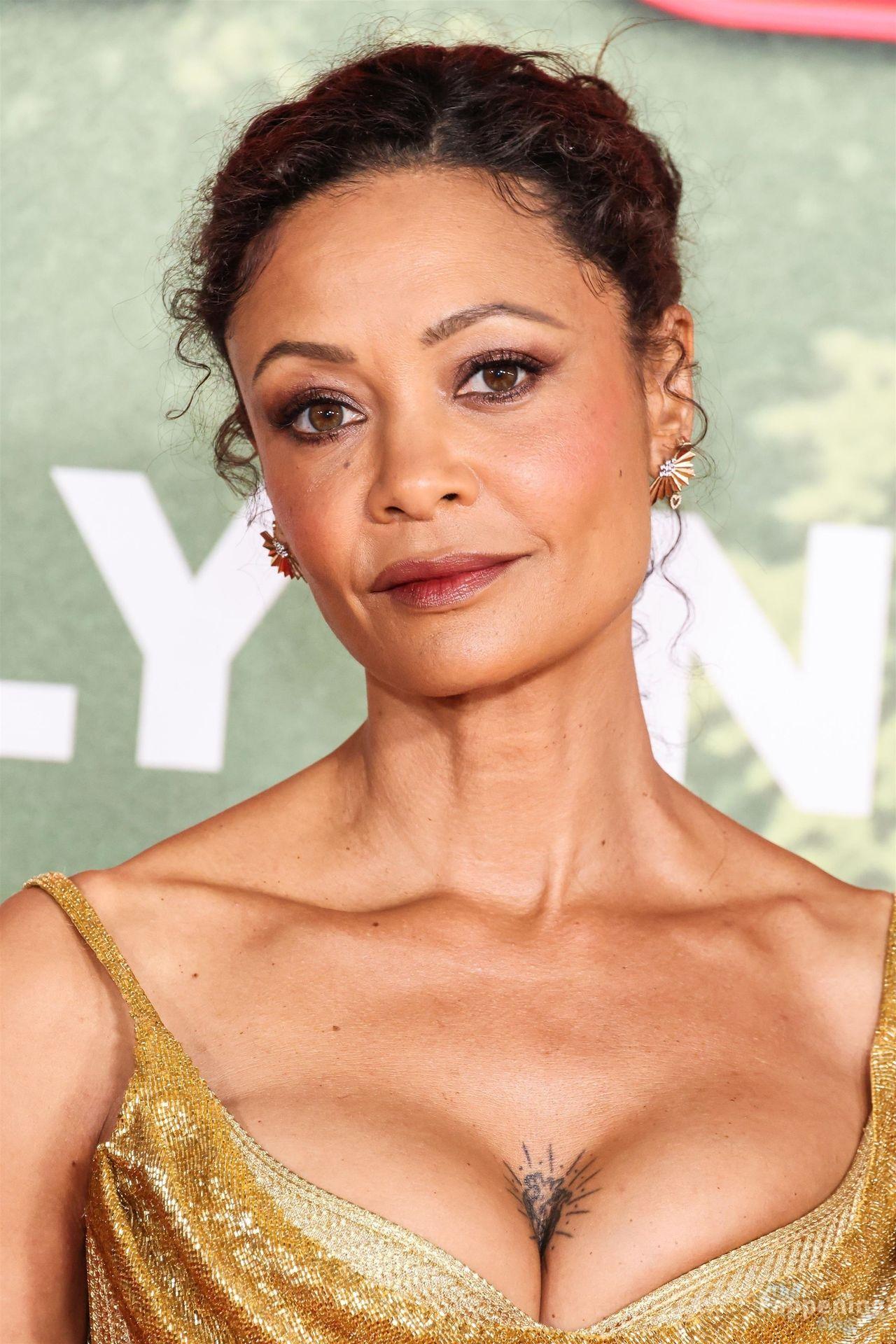 Thandie Newton Displays Her Cleavage at the Anaconda Premiere 59.jpg