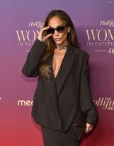 Jennifer Lopez Shows Off Her Sexy Tits at The Hollywood.jpg