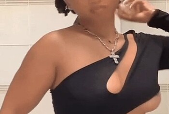 Chloe Bailey oops moment