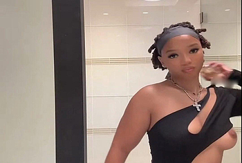 Chloe Bailey exposed