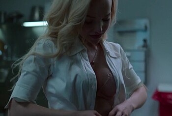 Dove Cameron striptease