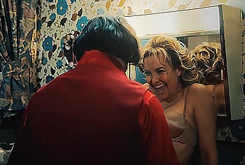 Kate Hudson nudes in Song Sung Blue