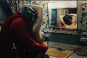 Kate Hudson nudes in Song Sung Blue