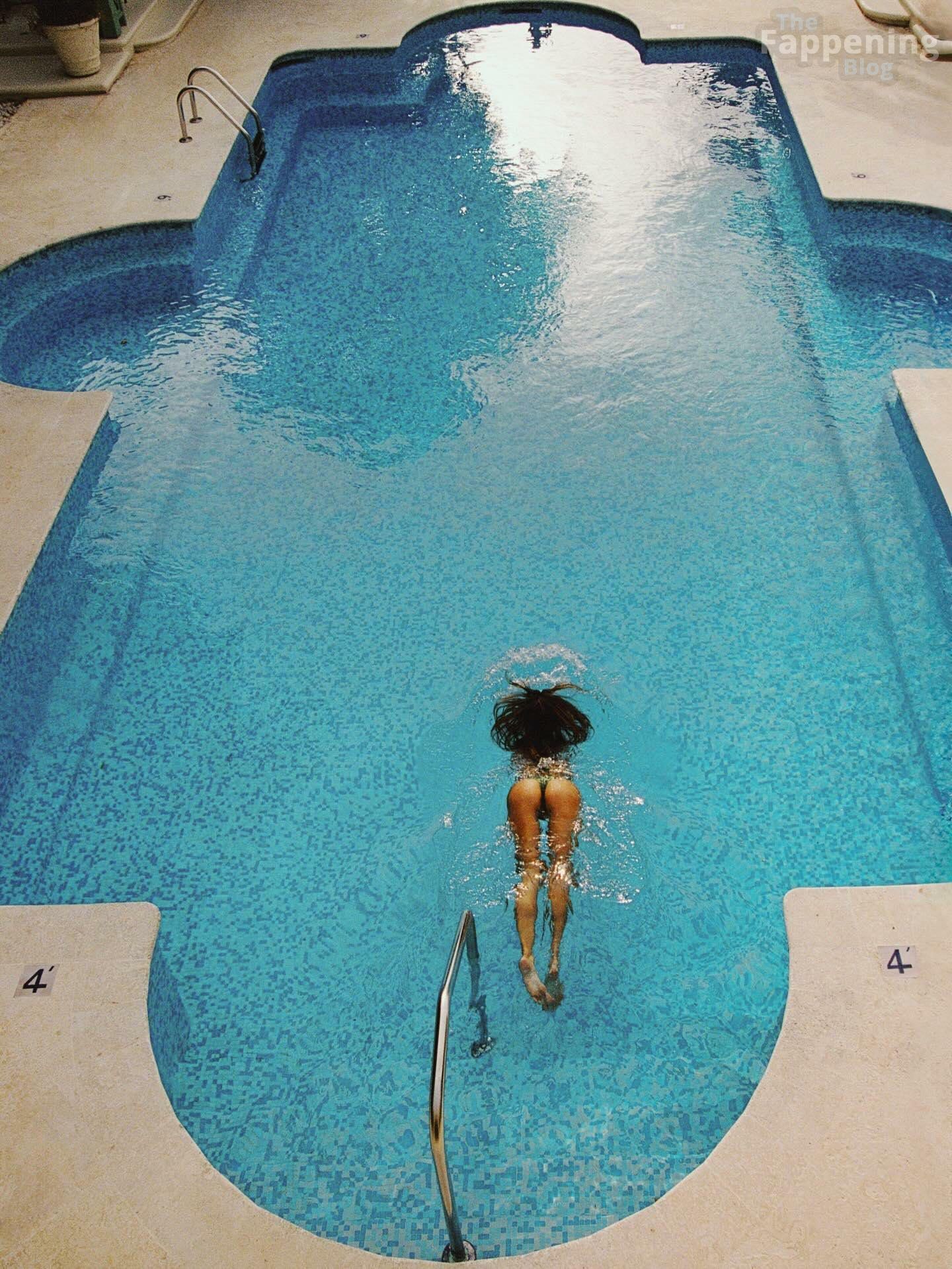 Alessandra Ambrosio Shows Off Her Nude Body in a Hot.jpg