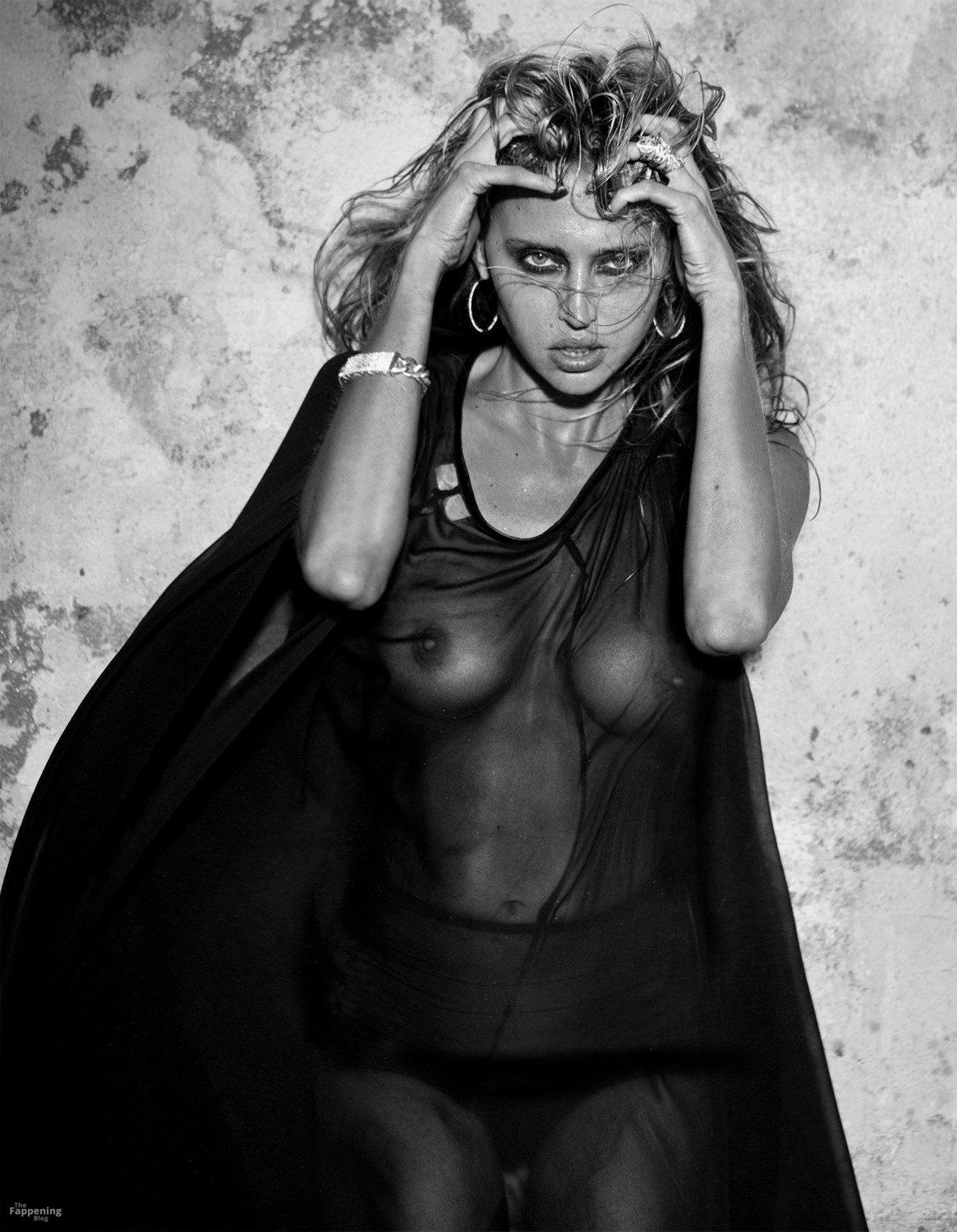 Estella Warren Nude 8 Photos.jpg