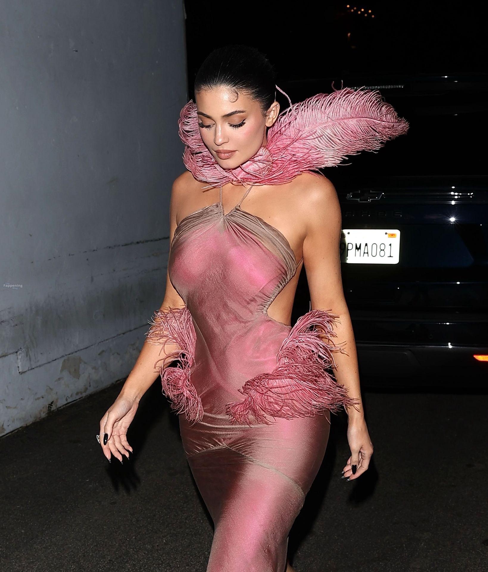 Kylie Jenner Looks Sexy in a Feathered Pink Gown Arriving.jpg
