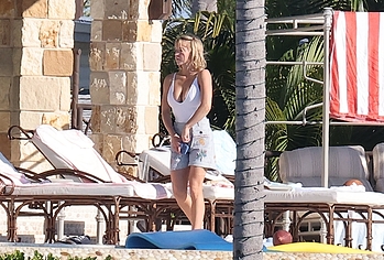 Sydney Sweeney bikini photos