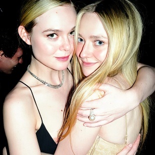 Elle & Dakota Fanning Nude Nip Slips Xmas Card