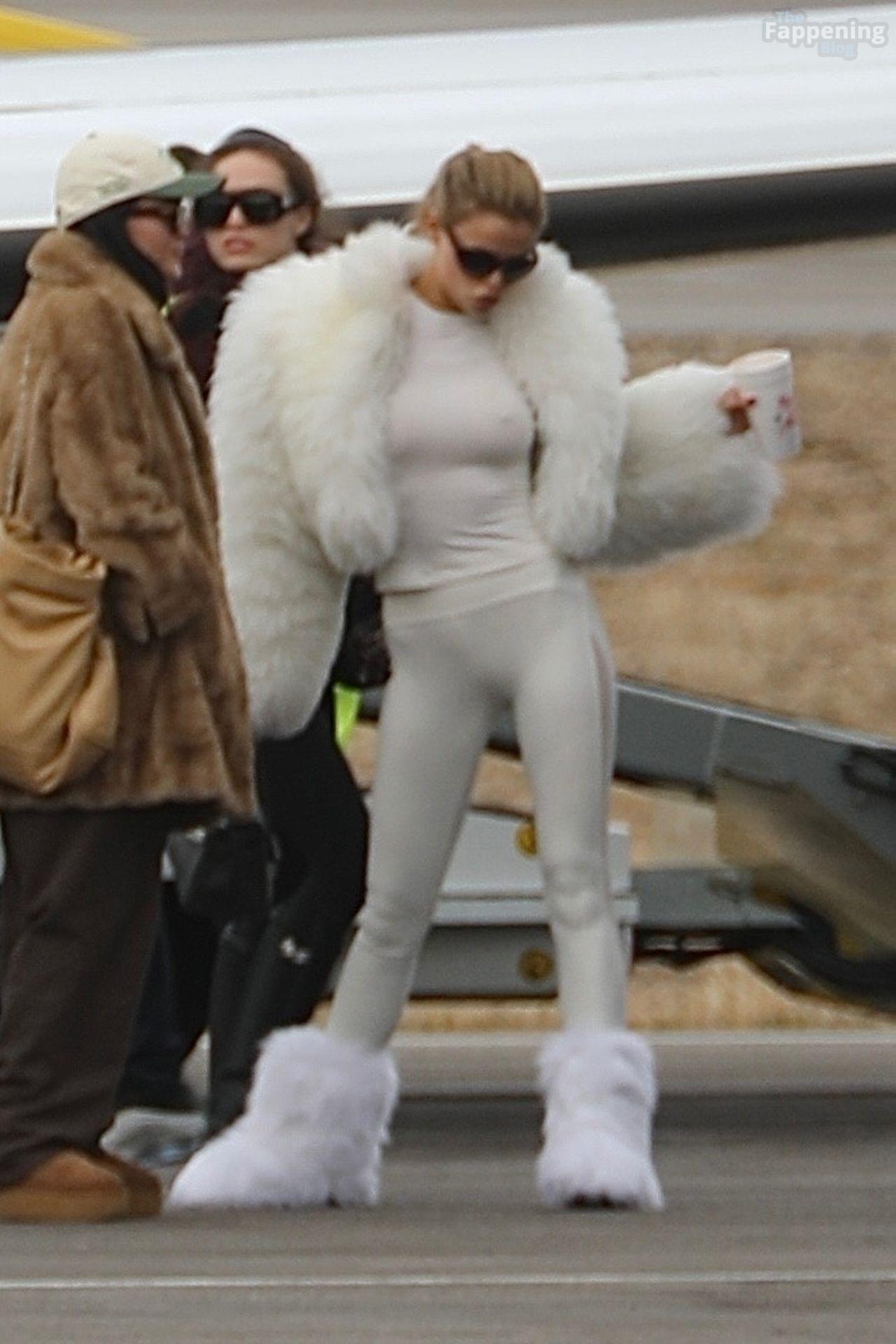 Brooks Nader Goes Braless with Her Sisters in Aspen 52.jpg