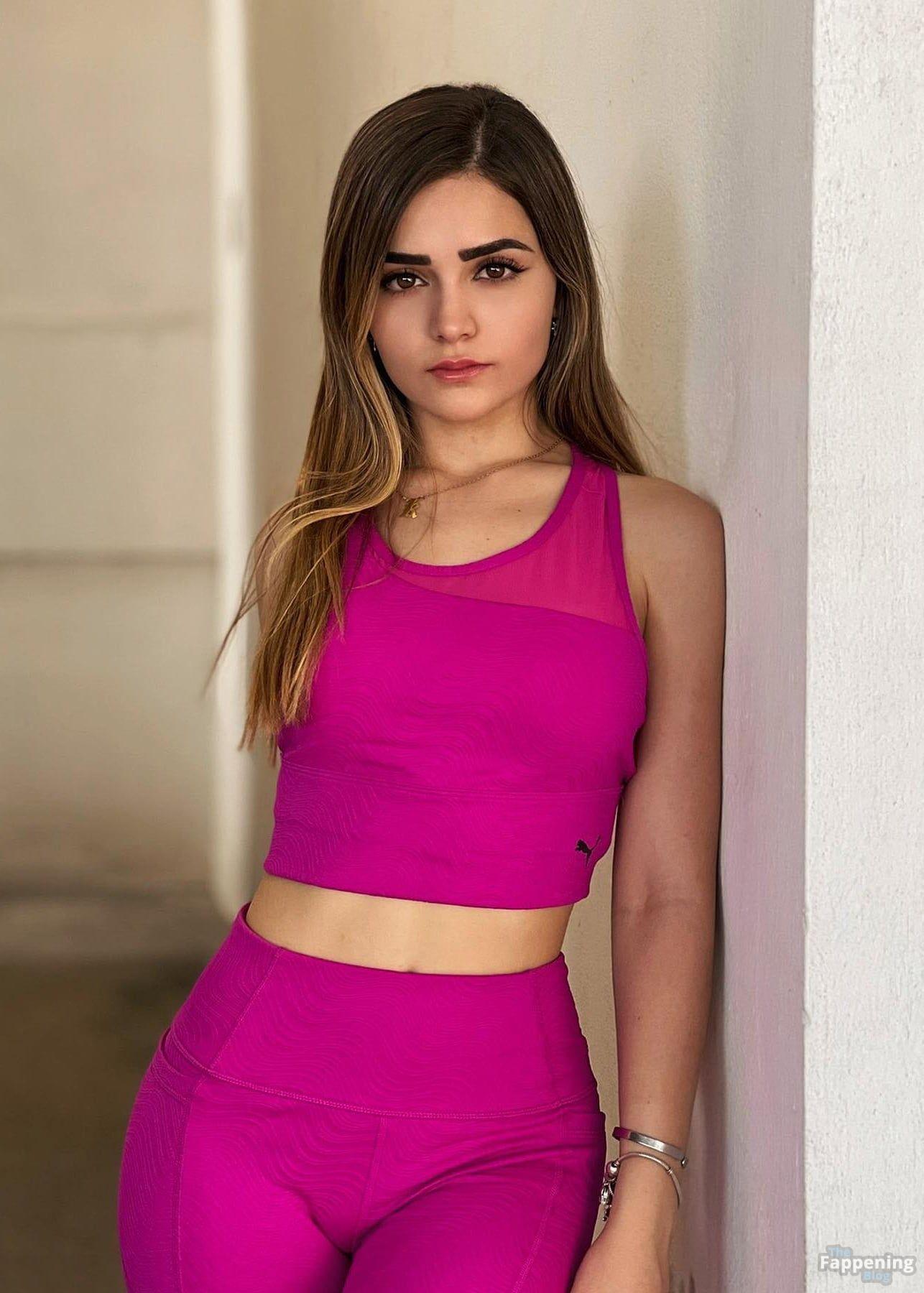 Karen Barrera Sexy 3 Photos.jpg