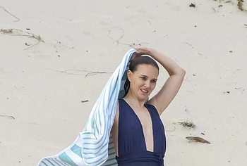 Natalie Portman nude