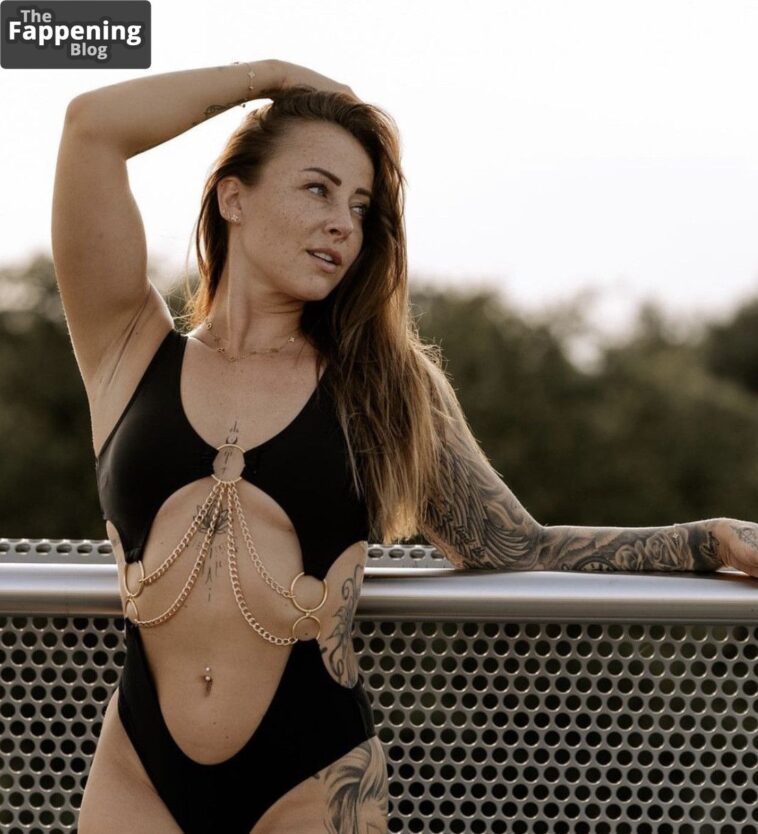 Sandra Sicora Nude & Sexy Collection (10 Photos)