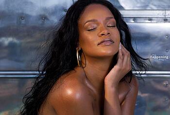 Rihanna nude and lingerie pics