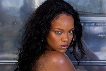 Rihanna nude and lingerie pics