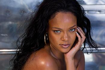 Rihanna nude and lingerie pics
