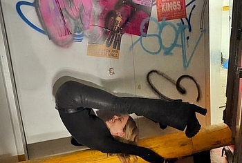 Kate Beckinsale oops and bikini pics